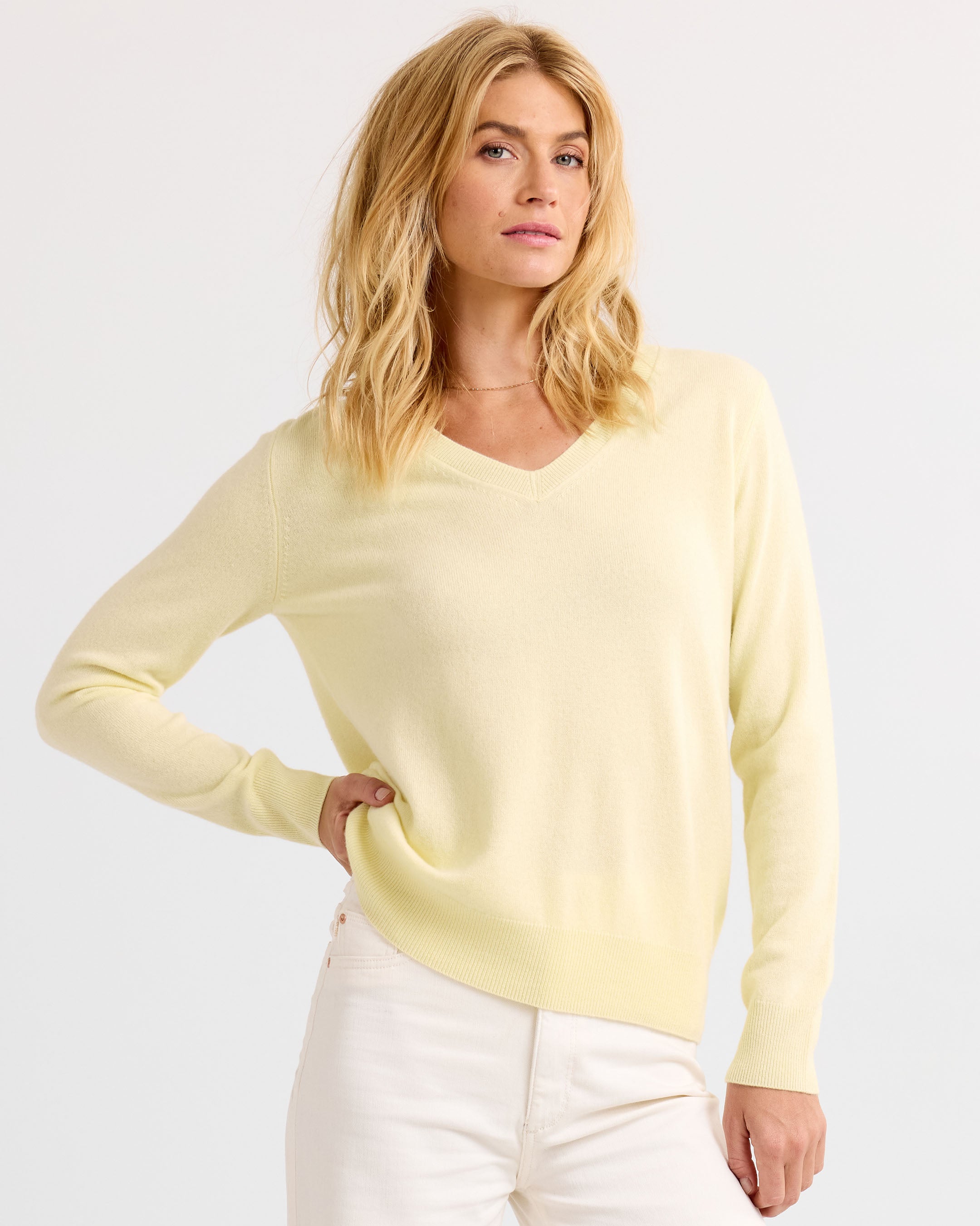 Essential Cashmere V-Neck